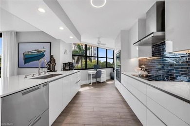 Meticulously updated and furnished Chateaumere Royale - photo 7