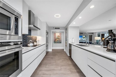 Meticulously updated and furnished Chateaumere Royale - photo 8