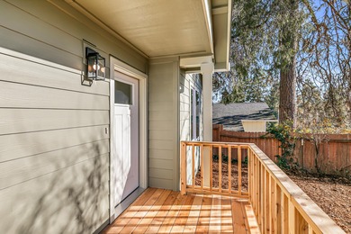 Rogue River Home For Sale in Gold Hill Oregon