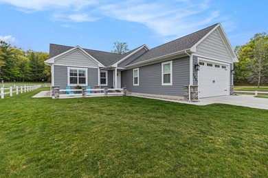 PENTWATER TWP - Stunning newer construction home in the highly - photo 3