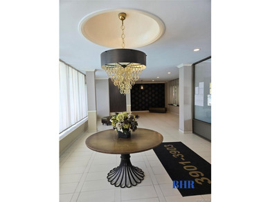 SHEEPSHEAD BAY Modern 1 bedroom, 1 bath in the Sea Isle. Open - photo 1