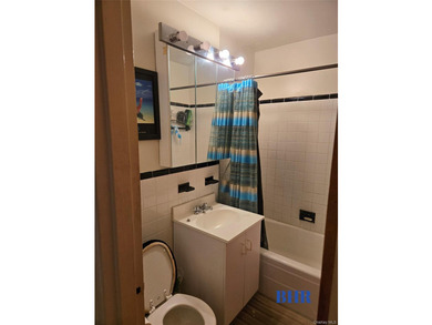 SHEEPSHEAD BAY Modern 1 bedroom, 1 bath in the Sea Isle. Open - photo 8