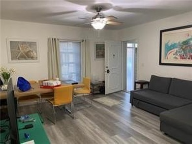 FIRST-FLOOR CORNER UNIT! Bright 2-bedroom, 1-bath on the first - photo 3