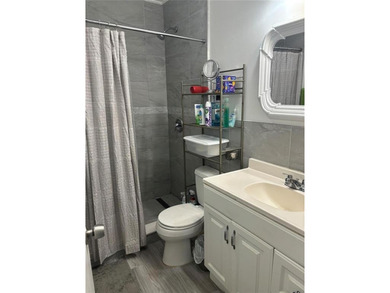 FIRST-FLOOR CORNER UNIT! Bright 2-bedroom, 1-bath on the first - photo 4