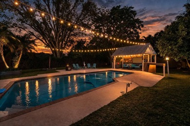 Beautifully maintained Lloyd Estates home with no HOA. Spacious - photo 1