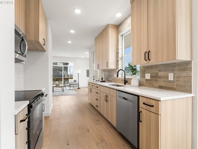 Welcome to easy coastal living in the heart of Lincoln City - photo 5