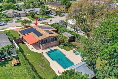 Beautifully maintained Lloyd Estates home with no HOA. Spacious - photo 8