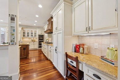 HOME IS LISTED UNDER APPRAISAL. Luxurious Golf Course Manor with - photo 9