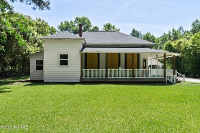 Lake Home For Sale in Lake Waccamaw, North Carolina