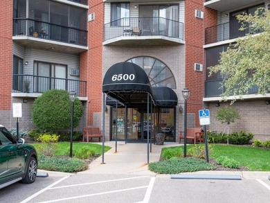 Enjoy bright mornings in this beautifully updated east-facing - photo 2