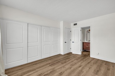 Welcome to this move-in-ready, freshly updated condo perfectly - photo 13