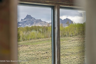 Set in the pristine Dunoir Valley near Dubois, Wyoming, the - photo 15