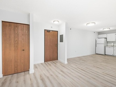 Enjoy bright mornings in this beautifully updated east-facing - photo 10