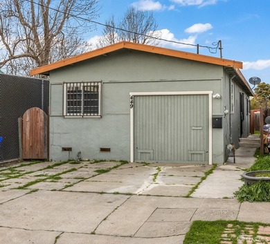 Beautifully updated single-story home positioned at the end of a - photo 21