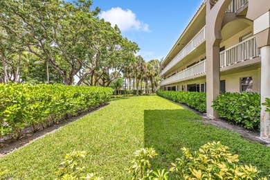 Welcome to this move-in-ready, freshly updated condo perfectly - photo 23