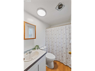 This well cared-for manufactured home in Dunes Mobile offers a - photo 13