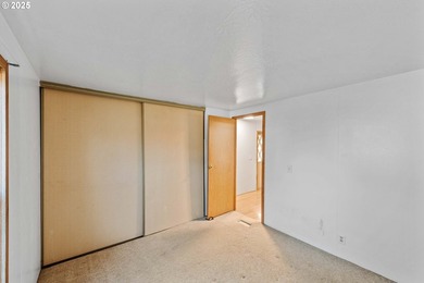 This well cared-for manufactured home in Dunes Mobile offers a - photo 18