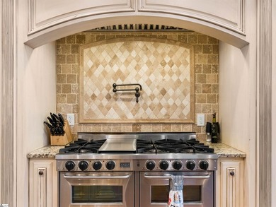 Arrive in Style: DRAMATIC CURB APPEAL, SOARING INTERIORS, and - photo 23