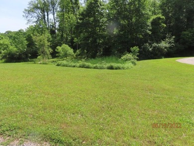 Beautiful 2.2 acre building site in a quiet, gated, lake - photo 3