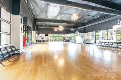 Well maintained, free standing commercial building with excess - photo 6