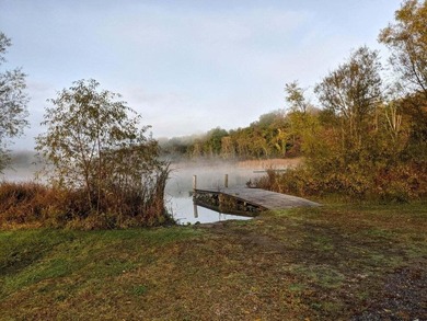 Beautiful 2.2 acre building site in a quiet, gated, lake - photo 10