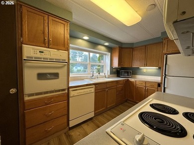 Nicely updated home in B&E Wayside Park. This home boasts 2 - photo 5