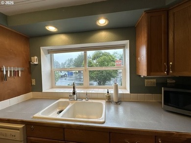 Nicely updated home in B&E Wayside Park. This home boasts 2 - photo 6