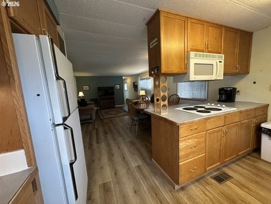 Nicely updated home in B&E Wayside Park. This home boasts 2 - photo 7