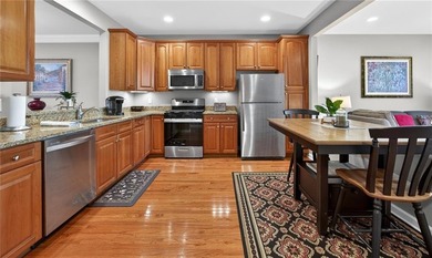 Wakefield Meadows! Move right in to this beautiful condominium - photo 7
