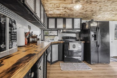 Welcome to your new lake house! This 2 bed 1 bath property - photo 11