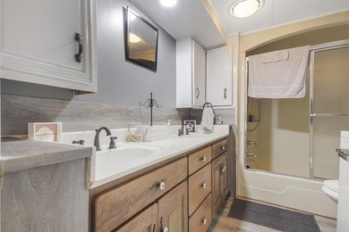 Welcome to your new lake house! This 2 bed 1 bath property - photo 17
