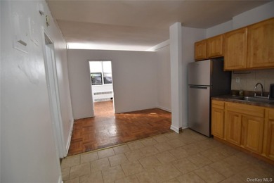 PRICED TO SELL !!! Location,Location ,Location with a very low - photo 2