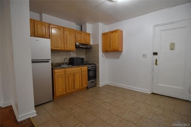 PRICED TO SELL !!! Location,Location ,Location with a very low - photo 3