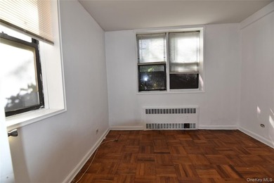 PRICED TO SELL !!! Location,Location ,Location with a very low - photo 4