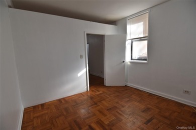 PRICED TO SELL !!! Location,Location ,Location with a very low - photo 5