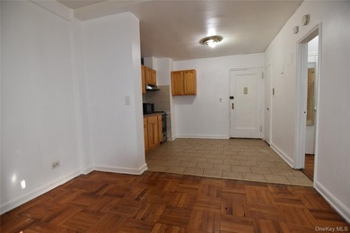 PRICED TO SELL !!! Location,Location ,Location with a very low - photo 6