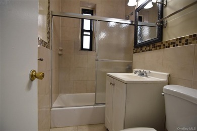 PRICED TO SELL !!! Location,Location ,Location with a very low - photo 8