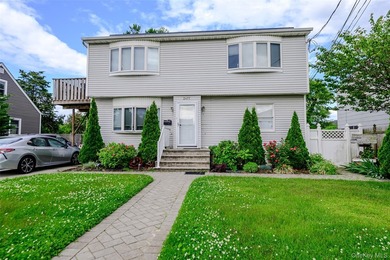 Bellmore legal 2-family home offers incredible versatility for - photo 1