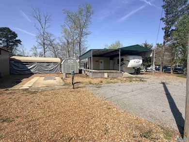 Discover the perfect getaway spot with three adjoining lots in - photo 2