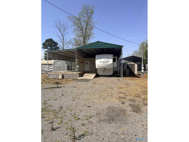 Discover the perfect getaway spot with three adjoining lots in - photo 4