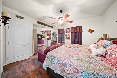 This beautiful 2-bedroom, 2-bathroom home offers the perfect - photo 9