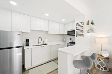 Incredibly rare mixed-use trophy property located at the corner - photo 3