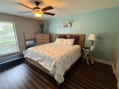 Completely renovated and move-in ready, this stunning 2-bedroom - photo 8