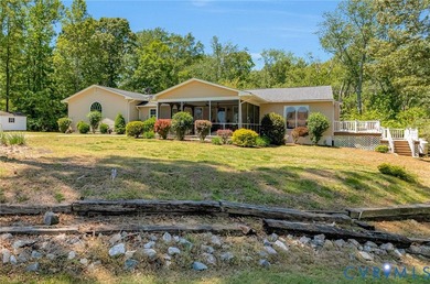 PRICE REDUCTION!!!!!! Welcome to 102 Riverside Drive. Located in - photo 1