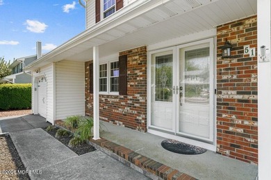A true charmer in sought after Mapletree! Original owners are - photo 7