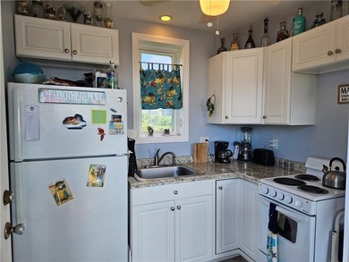 Your Coastal Getaway in Matunuck Awaits! Welcome to Mary - photo 4
