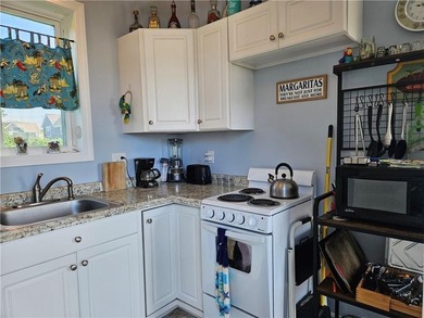 Your Coastal Getaway in Matunuck Awaits! Welcome to Mary - photo 6
