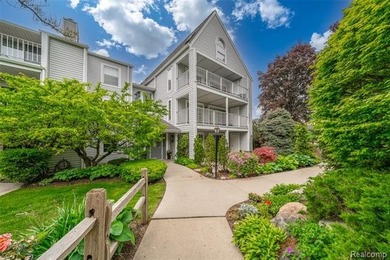 Cass Lake Condo For Sale in Waterford Michigan