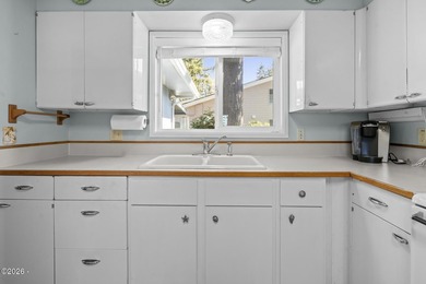 First time on the market, and worth the wait. This single-level - photo 21