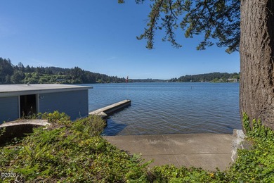 First time on the market, and worth the wait. This single-level - photo 40
